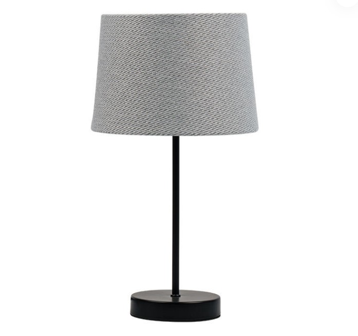 ¿Cómo afecta la lámpara de esta lámpara de mesa de tela de hardware retro del efecto de dispersión de la luz?